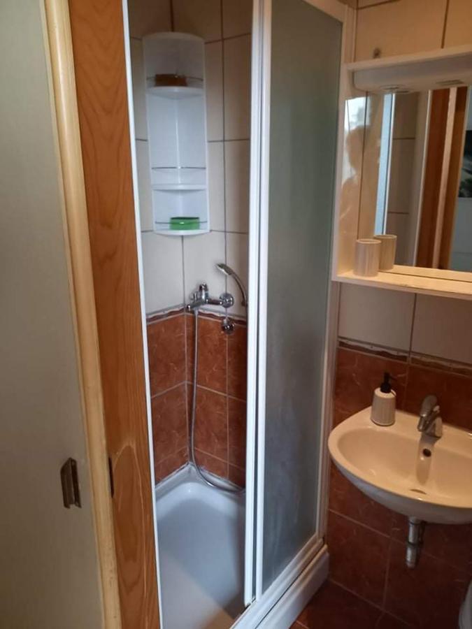 Studio Darija For 2 Persons S Terasom Wi-Fi & Parking Lejlighed Makarska Eksteriør billede