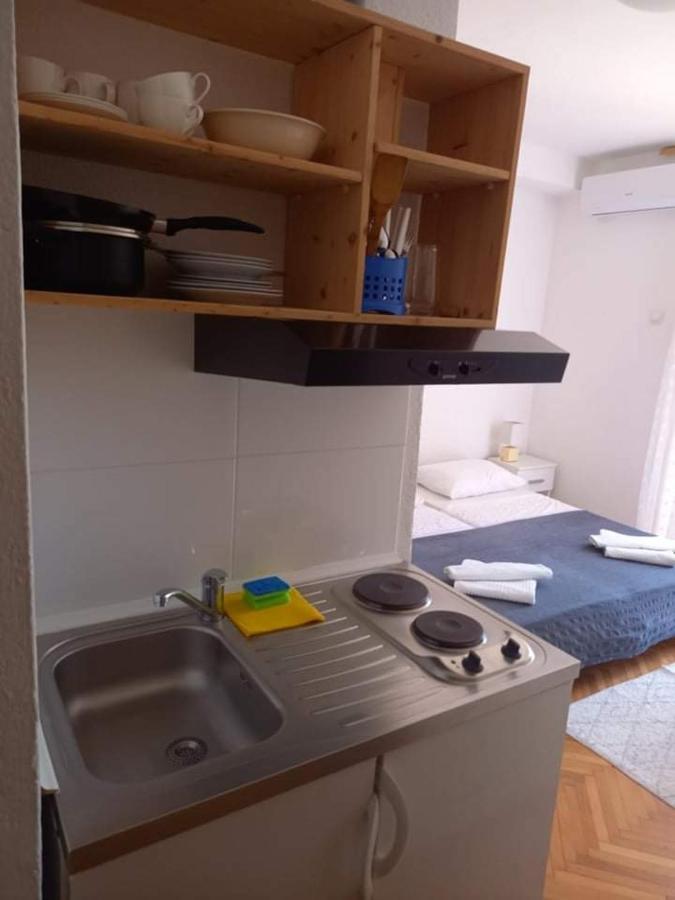Studio Darija For 2 Persons S Terasom Wi-Fi & Parking Lejlighed Makarska Eksteriør billede
