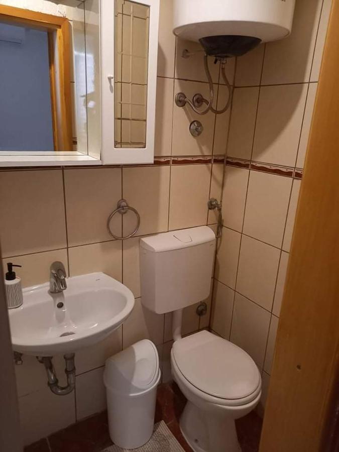 Studio Darija For 2 Persons S Terasom Wi-Fi & Parking Lejlighed Makarska Eksteriør billede
